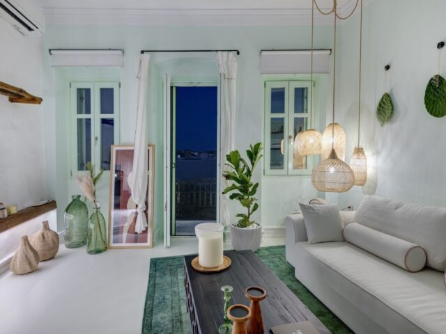 Η αναβίωση ενός νεοκλασικού κτιρίου της δεκαετίας του ’50 στη Σύρο