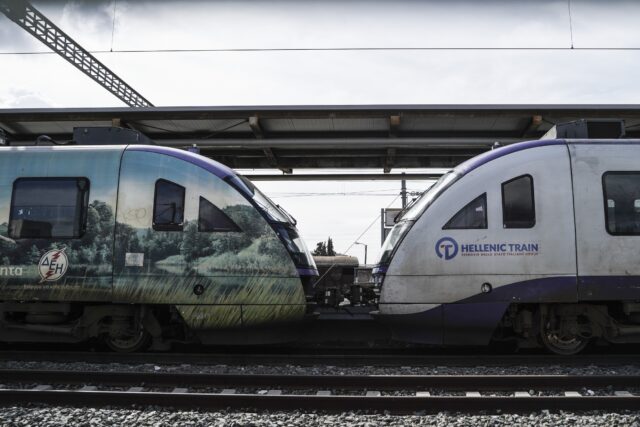 Τέμπη: Έναν χρόνο μετά ο σιδηρόδρομος είναι «δραματικά χειρότερος»