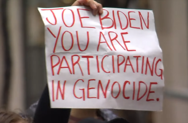 Διαδηλωτές υπέρ της Παλαιστίνης διέκοψαν τον έρανο του Μπάιντεν με τον Ομπάμα και τον Κλίντον [ΒΙΝΤΕΟ]