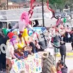 «Μεσαιωνικές» εικόνες στην Κέρκυρα: Έκαψαν φιγούρα του Κασσελάκη σε καρναβάλι