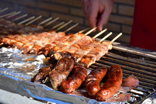 Θεσσαλονίκη: 55χρονος μαχαίρωσε μάγειρα για μία μερίδα κοντοσούβλι
