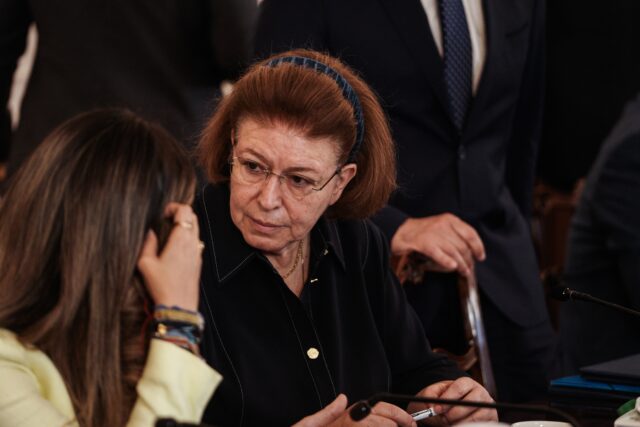 Διχάζει το νομοσχέδιο Μενδώνη για την υποχρεωτική ποσόστωση ελληνικής μουσικής