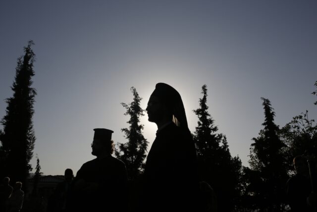 Θεσσαλονίκη: Ιερέας και πρώην ιερωμένος «ξάφρισαν» 1,3 εκατ. ευρώ από πολίτες