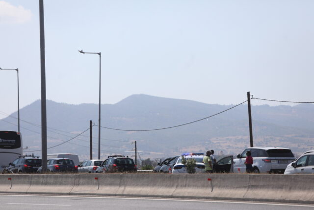 Φωτιά σε ΙΧ με υγραέριο – Διακοπή κυκλοφορίας στην ΕΟ Αθηνών-Κορίνθου