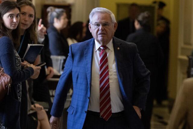 ΗΠΑ: Νέες κατηγορίες σε βάρος του γερουσιαστή Μενέντεζ