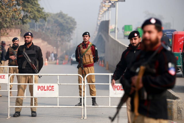 Πακιστάν: Πέντε Κινέζοι σκοτώθηκαν σε επίθεση αυτοκτονίας