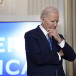 Κατακρημνίζεται η δημοτικότητα του Μπάιντεν λόγω της στρατιωτικής στήριξης προς το Ισραήλ