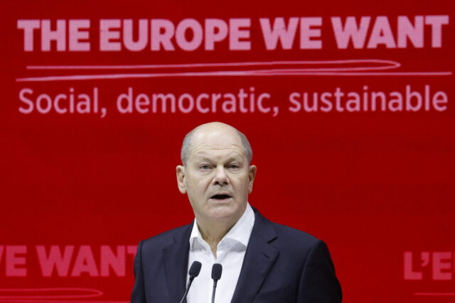 Σολτς: «Θα ήταν καλό» η βρετανική δικαιοσύνη να προστατέυσει τον Τζούλιαν Ασάνζ