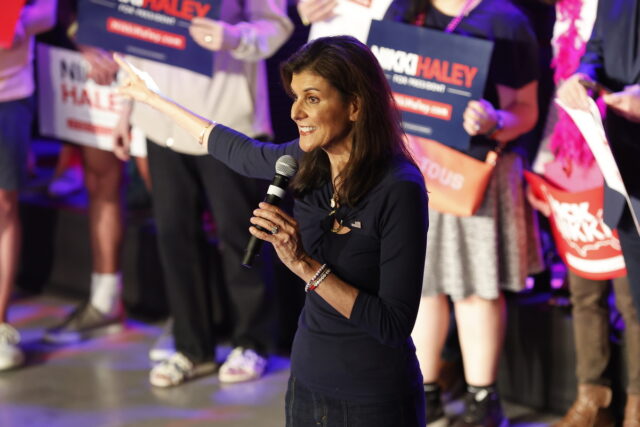 ΗΠΑ: Αποσύρεται η Χέιλι από την κούρσα για το χρίσμα των Ρεπουμπλικάνων