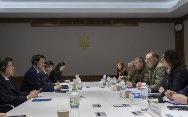 Η Ουκρανία προωθεί ειρηνευτικό σχέδιο στις συνομιλίες με Κινέζο απεσταλμένο