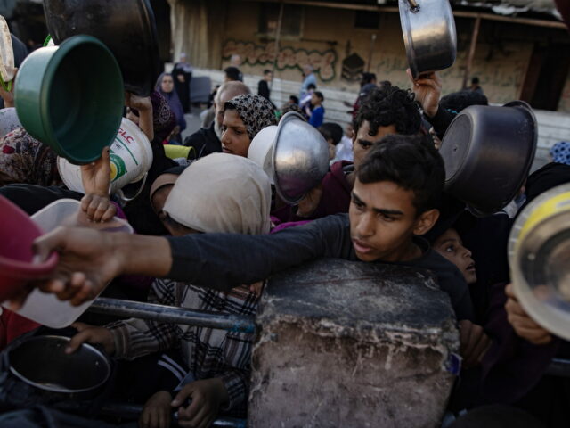 Γιατί είναι μπλοκαρισμένη η ανθρωπιστική βοήθεια προς τους αμάχους της Γάζας;