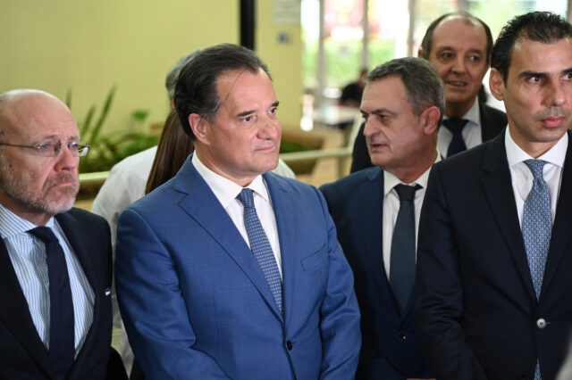 Ο Άδωνις Γεωργιάδης «ομολογεί» ότι το Υπουργείο Υγείας είναι κακός εργοδότης: «Κάνουμε διαγωνισμούς για αναισθησιολόγους και δεν έρχονται»