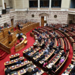 Στη Βουλή το νέο πλαίσιο ελέγχων και κυρώσεων για τα ανασφάλιστα οχήματα