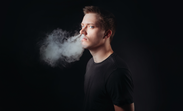 Ο Daniel Sloss έρχεται στο Christmas Theater αυτή την Παρασκευη