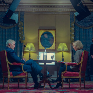 Πήγαμε στην παγκόσμια πρεμιέρα του Scoop, της νέας ταινίας του Netflix με πρωταγωνίστρια την Τζίλιαν Άντερσον