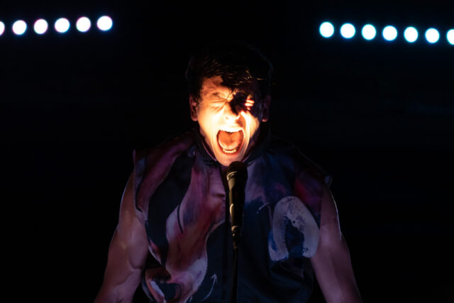 «A Man and His Double»: Επιστρέφει στο Πλύφα για τέσσερις παραστάσεις