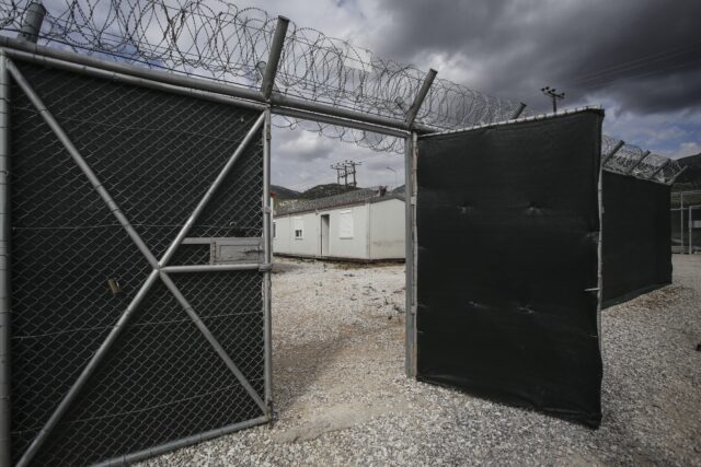 Συνελήφθησαν τέσσερις συνοριοφύλακες για βασανιστήρια κρατούμενου στην Αμυγδαλέζα