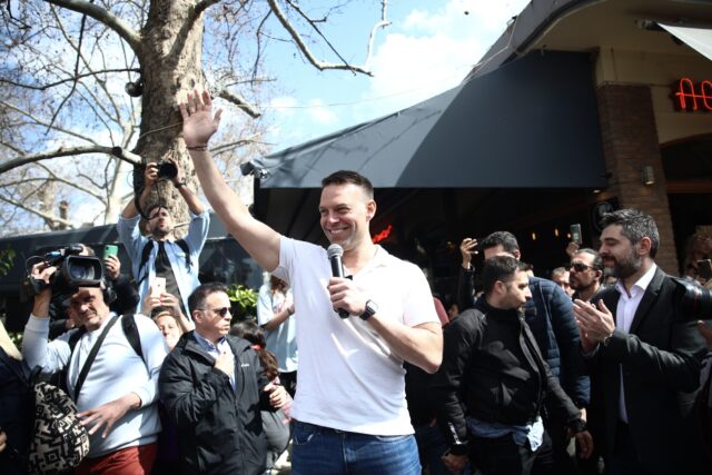 Θήβα: Ο Στέφανος Κασσελάκης «ντύνεται» φαντάρος – Πόσο θα διαρκέσει η στρατιωτική του θητεία