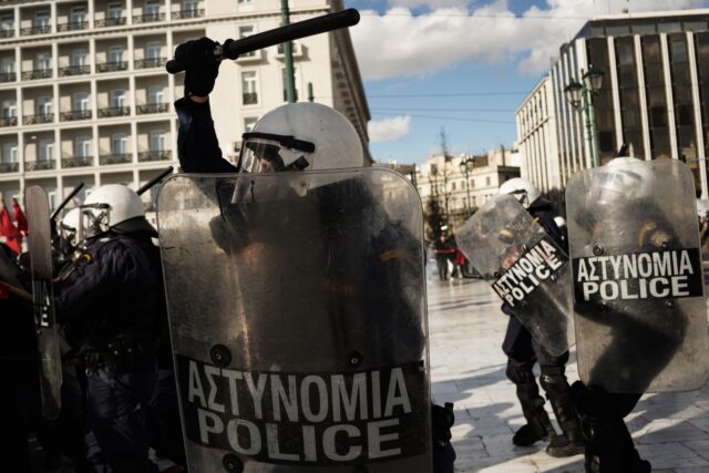 Επεισόδια στο πανεκπαιδευτικό συλλαλητήριο: Οκτώ τραυματίες νοσηλεύονται στο νοσοκομείο