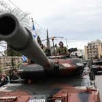 Παρέλαση 25ης Μαρτίου: Άνοιξαν σημαίες της Παλαιστίνης μπροστά σε τανκ