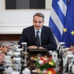 Μητσοτάκης στο υπουργικό: Στα 830 ευρώ (μικτά) ο κατώτατος μισθός
