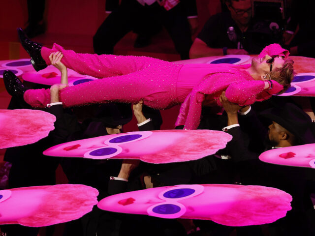 Oscars Highlights: Από το κατεστραμμένο φόρεμα της Emma Stone, μέχρι την επική εμφάνιση του Ryan Gosling ως Ken