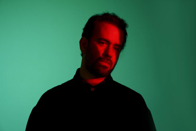 O Theodore μας προσκαλεί στο πρώτο του αθηναϊκό live για το 2024