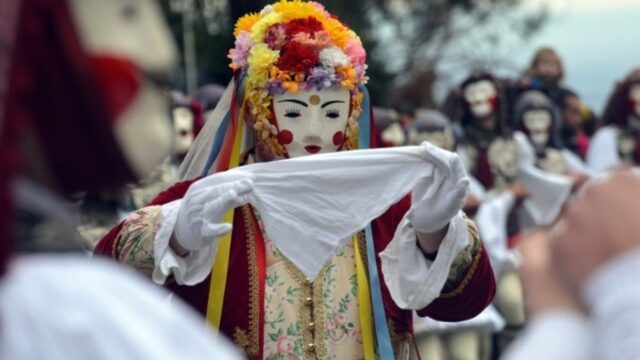 Γενίτσαροι και Μπούλες στη Νάουσα, Κουδουνοφόροι στο Σοχό και η τροχήλατη κατσαρόλα 700 λίτρων στη Θέρμη, την Καθαρά Δευτέρα