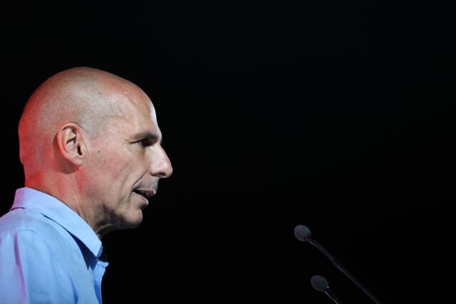 Η Γερμανία απαγόρευσε στον Γ. Βαρουφάκη την είσοδο και κάθε πολιτική δραστηριότητα στη χώρα