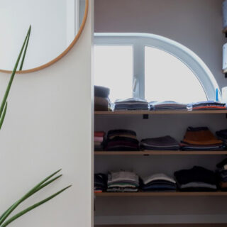 Mira: Ένα διαμέρισμα στου Παπάγου με αδυναμία στις καμπύλες