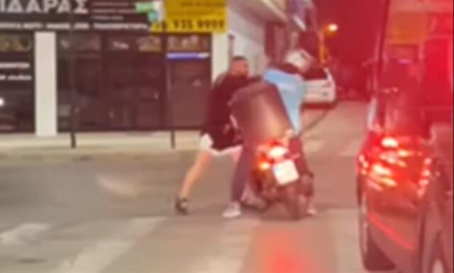 Ρατσιστική επίθεση σε βάρος διανομέα στον Άγιο Δημήτριο [ΒΙΝΤΕΟ]