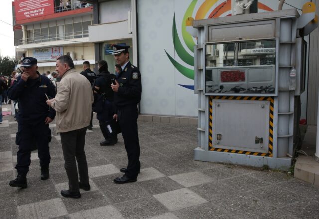 Γυναικοκτονία στους Αγίους Αναργύρους: Στην ανακρίτρια ο δράστης – Θρήνος στην κηδεία της Κυριακής