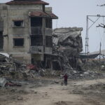 Η Χαμάς λέει πως εξετάζει με «θετικό πνεύμα» την πρόταση για την κατάπαυση του πυρός με το Ισραήλ στη Γάζα