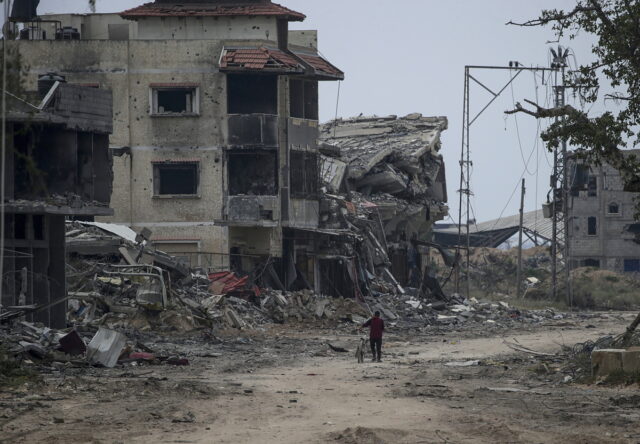 Η Χαμάς λέει πως εξετάζει με «θετικό πνεύμα» την πρόταση για την κατάπαυση του πυρός με το Ισραήλ στη Γάζα