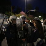 Επίθεση με χημικά από τα ΜΑΤ σε διαδήλωση για τις γυναικοκτονίες [ΒΙΝΤΕΟ]