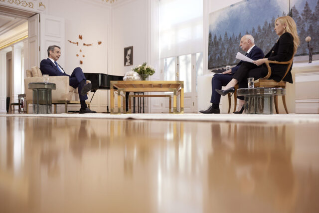 Κυρ. Μητσοτάκης: Πυρά της αντιπολίτευσης για τη συνέντευξη του πρωθυπουργού