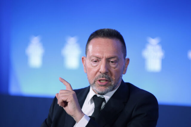 Φόρουμ Δελφών: «Καμπανάκι» Στουρνάρα για την έγκαιρη μείωση των επιτοκίων