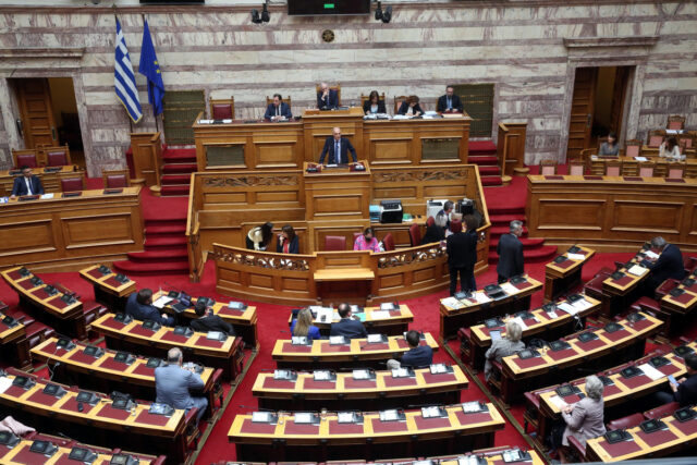 Συνελήφθη και οδηγείται στη ΓΑΔΑ ο Κ. Φλώρος