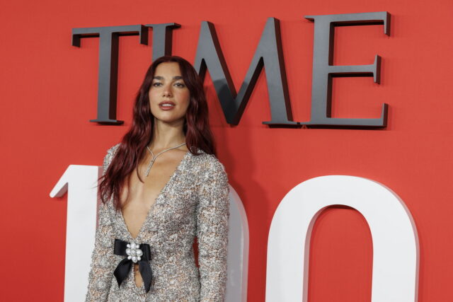 Eντυπωσιακή η Dua Lipa στο κόκκινο χαλί του «Time 100 Gala 2024»