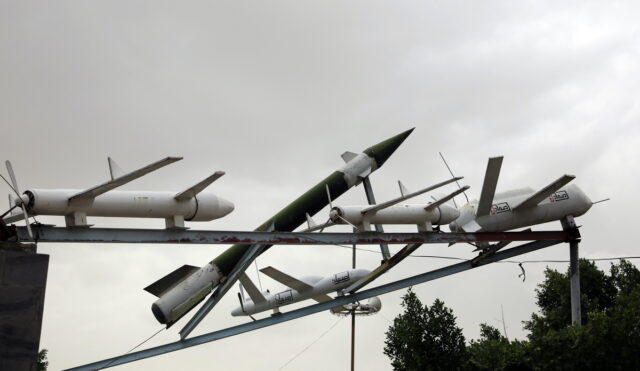 Διπλή επίθεση των Χούθι σε ελληνόκτητο πλοίο στην Ερυθρά Θάλασσα