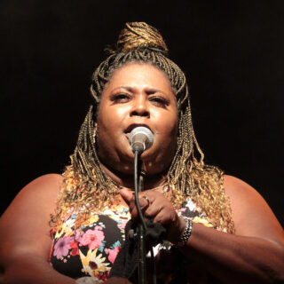 Crystal Thomas: Διατηρώ την παράδοση των blues ζωντανή, γιατί κι εκείνα με κάνουν να νιώθω ζωντανή