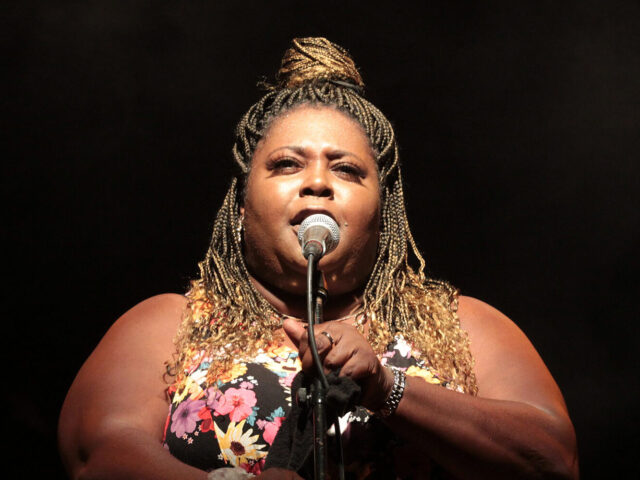 Crystal Thomas: Διατηρώ την παράδοση των blues ζωντανή, γιατί κι εκείνα με κάνουν να νιώθω ζωντανή