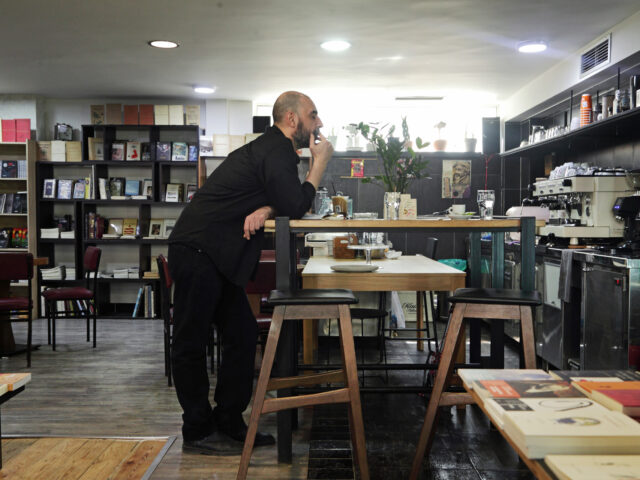 Το Closer Books στην πλατεία Εξαρχείων είναι ήδη χώρος ζυμώσεων και δημιουργικότητας