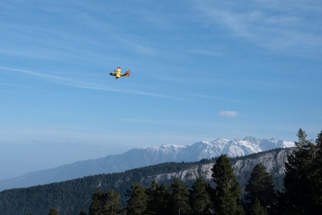 Πιέρια Ορη: Μαίνεται για τέταρτη ημέρα η πυρκαγιά