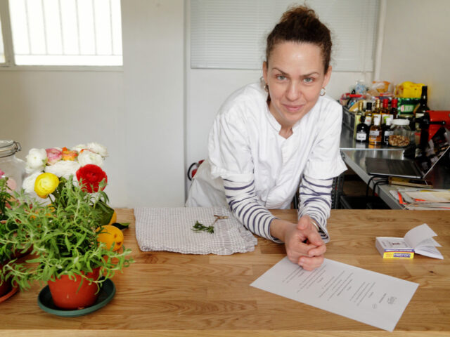 Στο Goldie της Χρύσας Γερακοπούλου για comfort food, μπίρα και συμπάθεια