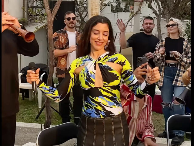 Η Μαρίνα Σάττι ερμηνεύει για πρώτη φορά unplugged το “ZARI” – Ακούστε το