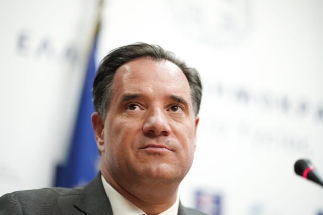 Άδωνις Γεωργιάδης: «Δεν θα εκδώσω την υπουργική απόφαση για την επίταξη γιατρών»