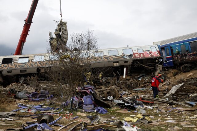 Τέμπη: Μήνυση συγγενών θυμάτων κατά της Ιατροδικαστικής Υπηρεσίας