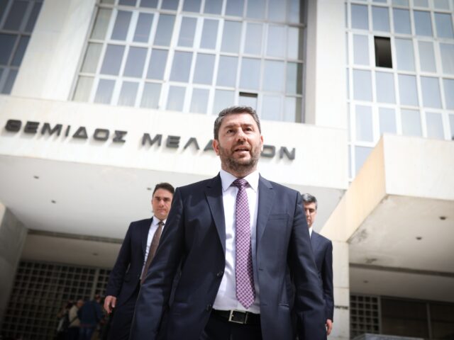 Δίκη για το Predator: Τι απαντά η τράπεζα για την κάρτα των μολυσμένων μηνυμάτων