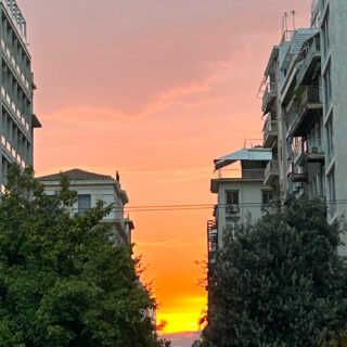 Οκτώ αττικά ηλιοβασιλέματα και μια μελωδία για το καθένα